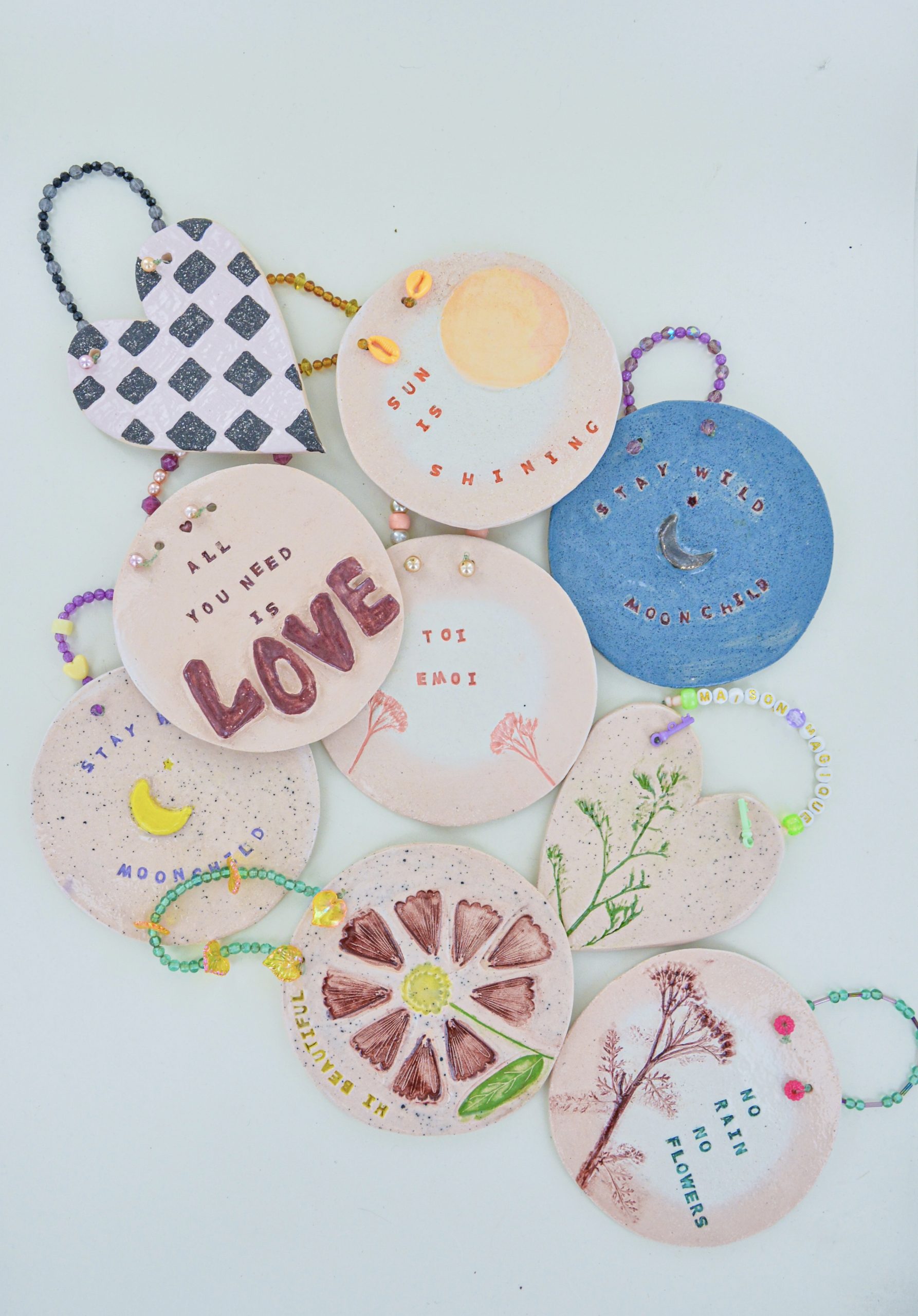 Déco murale céramique faïence texte good vibes colorés flower fleur poterie