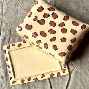 Beurrier en céramique fait main, motifs léopard
