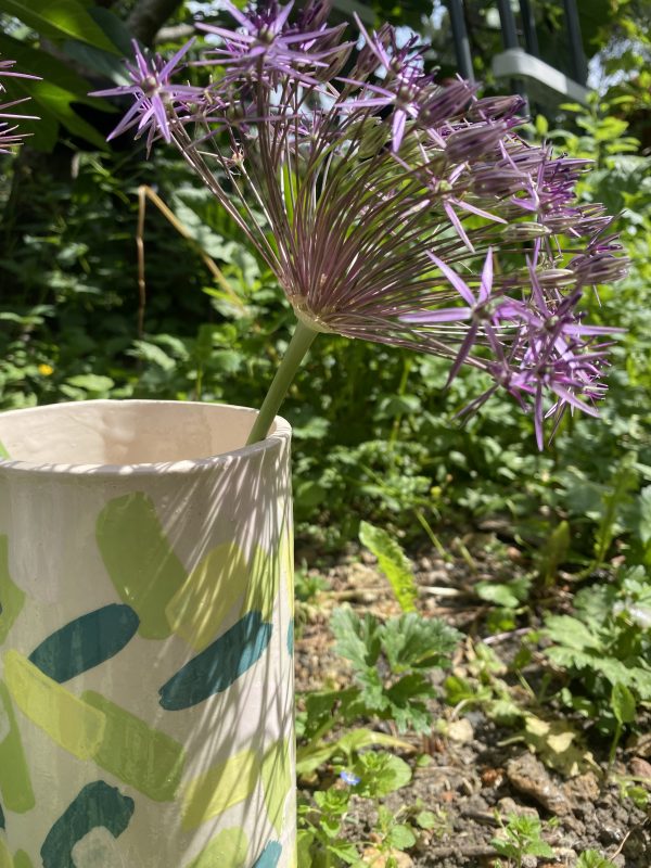 Vase en faïence décoré multicolore
