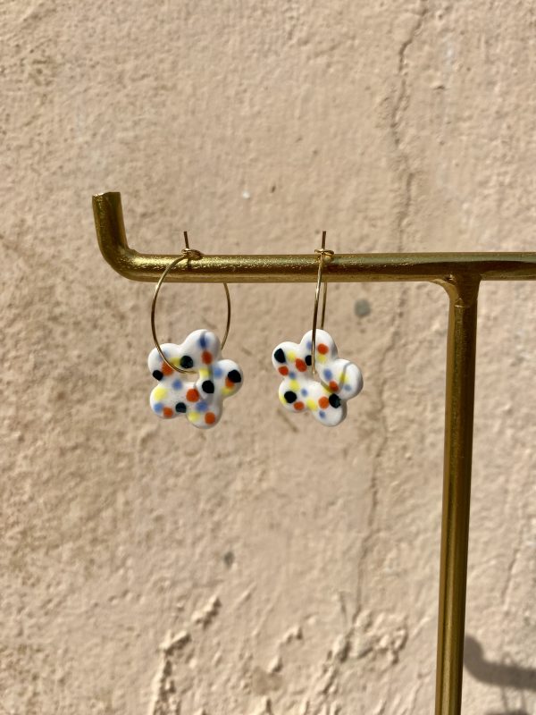 Boucles d'oreilles en porcelaine petites fleurs – Image 3