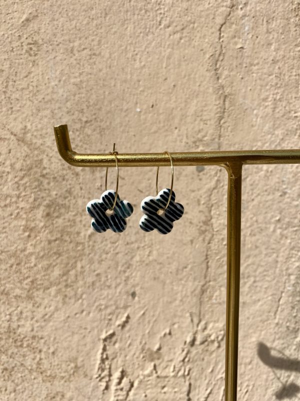 Boucles d'oreilles en porcelaine petites fleurs – Image 2