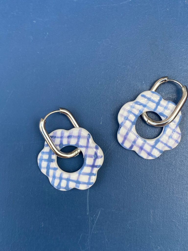 Boucles d'oreilles en porcelaine - fleurs à carreaux