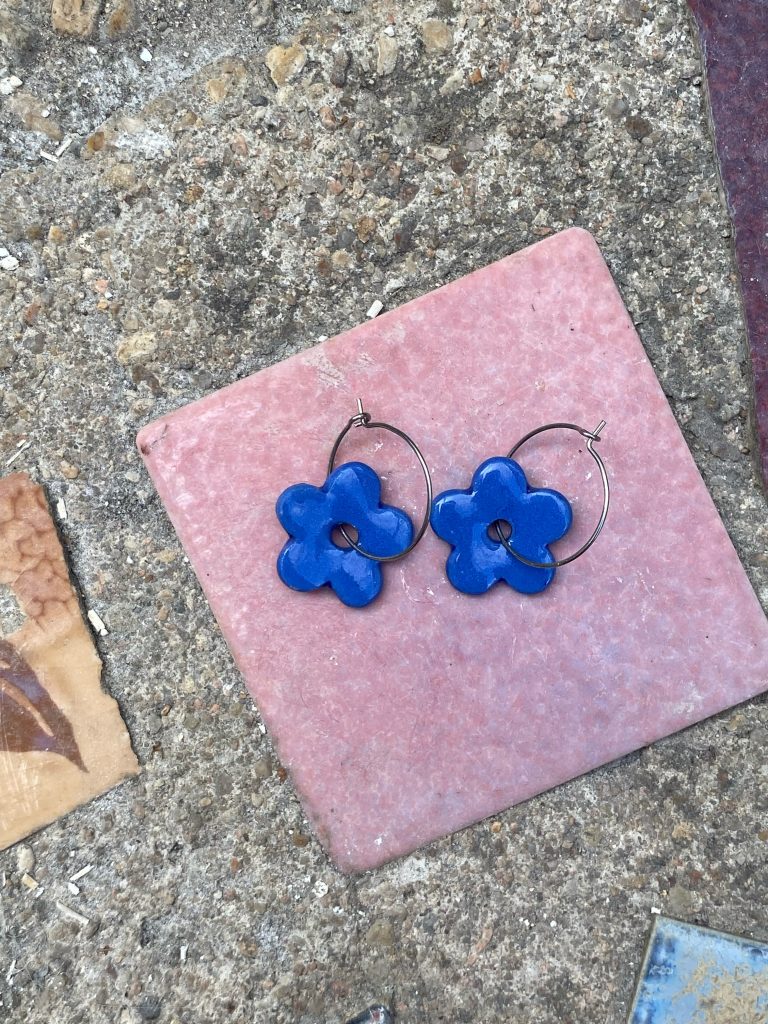 Boucles d'oreilles porcelaine - fleurs bleu roi