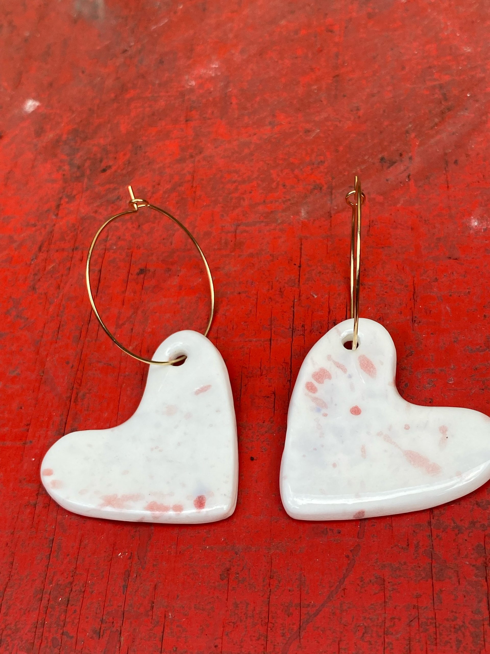 Boucles d'oreilles porcelaine - grand cœur rose – Image 2
