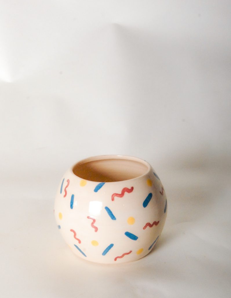 vase en faïence 80s vibe retro