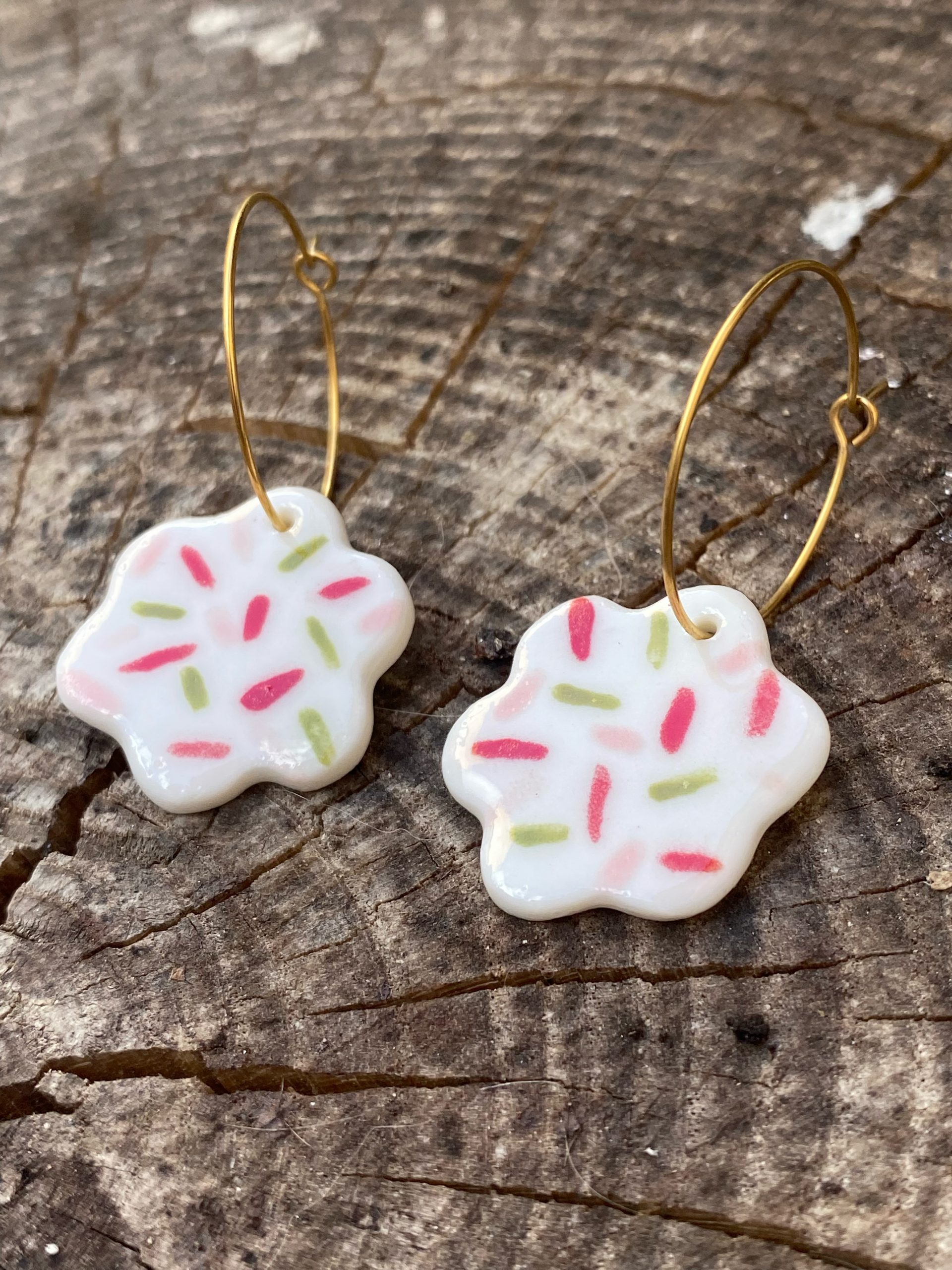 Boucles d'oreilles porcelaine - fleurs confettis 🎊 – Image 2