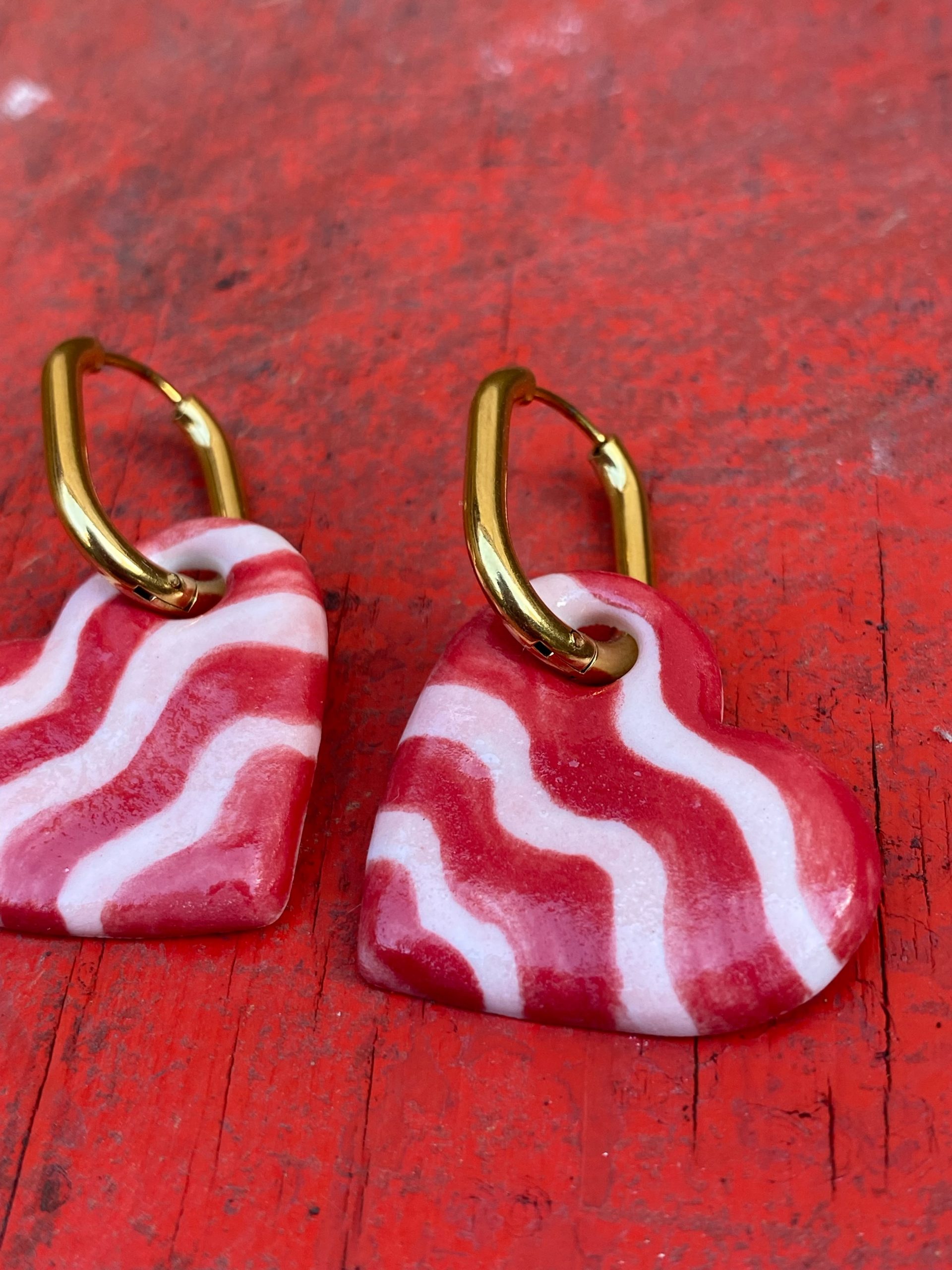 Boucles d'oreilles cœur wavy rouge ❤️ – Image 2